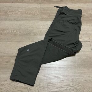 Lululemon Size 2 Women’s Dance Studio Mid-Rise Crop 25" Pants